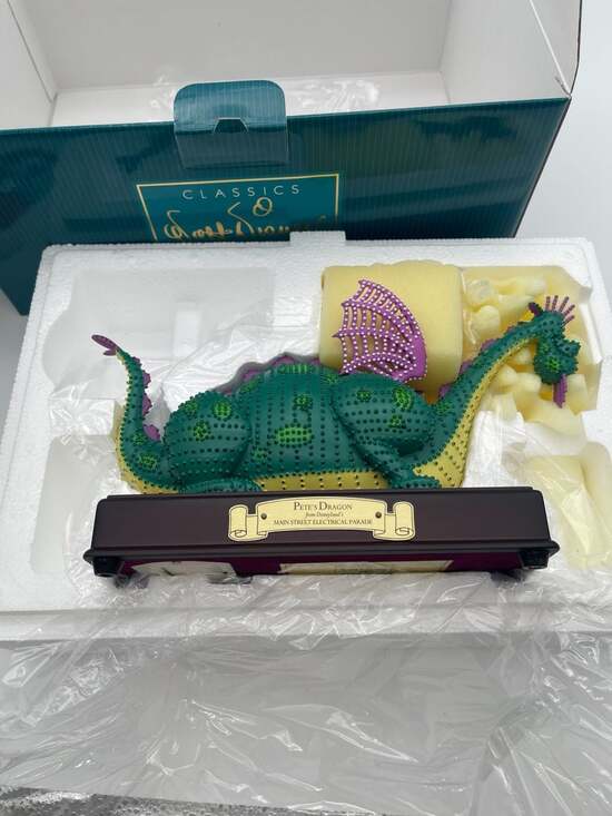 WDCC Pete's Dragon Elliott Disneyland Main Street Electrical Parade Figurine  CO - Picture 7 of 11